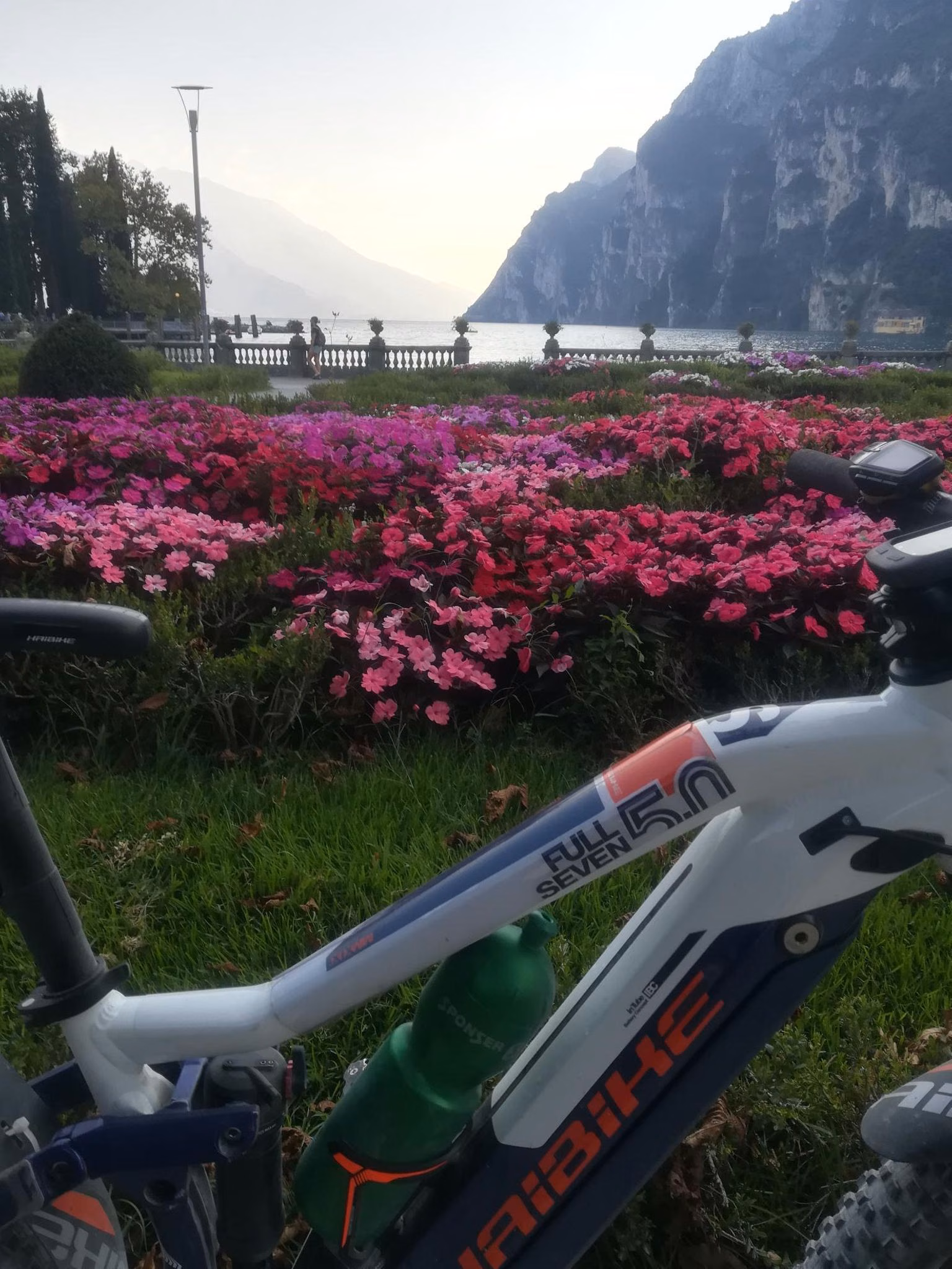 Tour des Lake Ledro Radwege x Upstreet Gotour City eBike foto 2